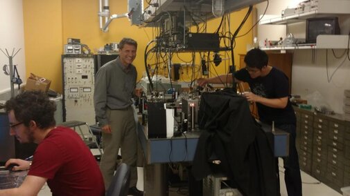 Herman Batelaan working in his lab