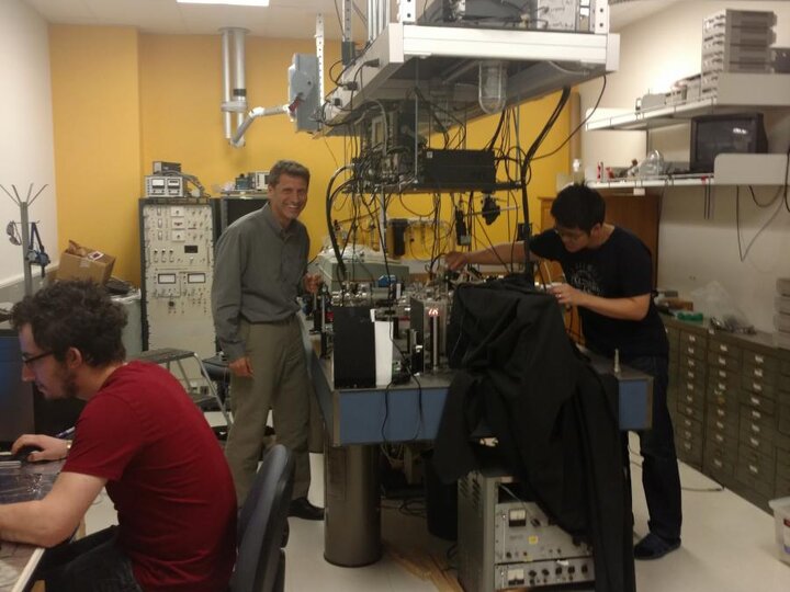 Herman Batelaan working in his lab